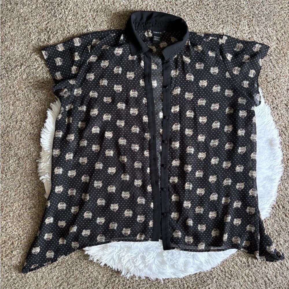 Torrid Sheer Button Down Top‎ Lion Print Black Womens Size 1X HOLE